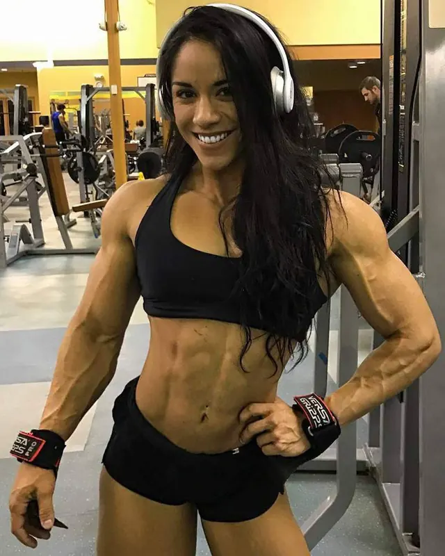 Lina, 28 ans, trans à Saint-Usuge